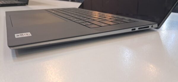 لپ تاپ استوک Dell 5550 سری پرسیژن