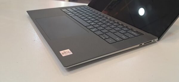 لپ تاپ استوک Dell 5550 سری پرسیژن